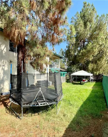 a view of a house with backyard
