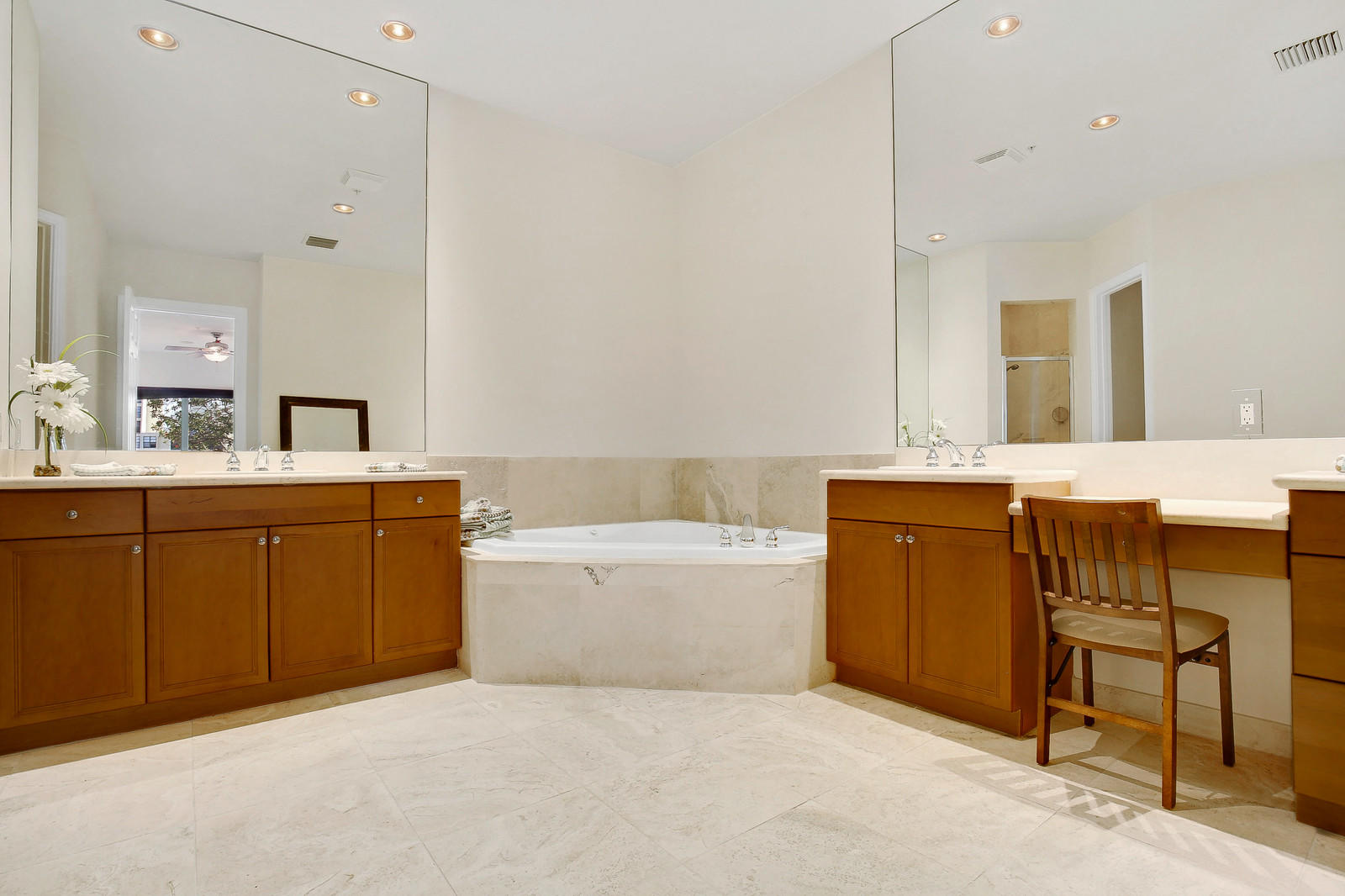 24 Royal Palm Way, Unit 1 Boca Raton, FL 33432 - Photo 40 of 47 Master Bath