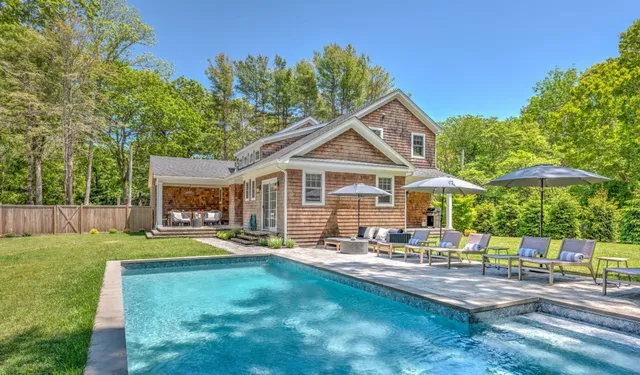 $4,095,000 | 97 Oak Lane, Amagansett, NY 11930