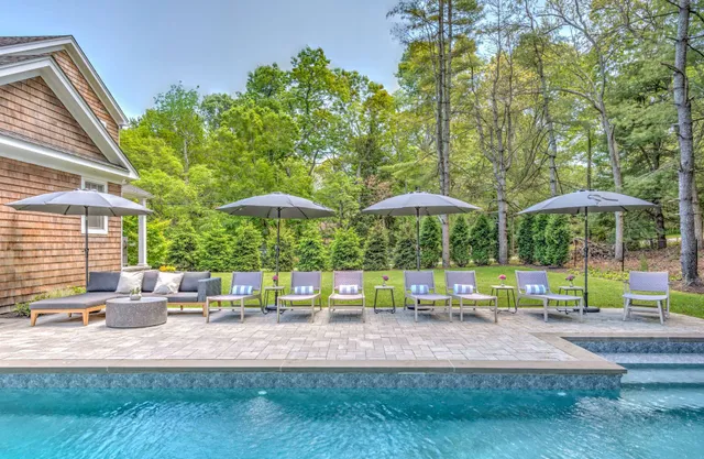 $4,095,000 | 97 Oak Lane, Amagansett, NY 11930