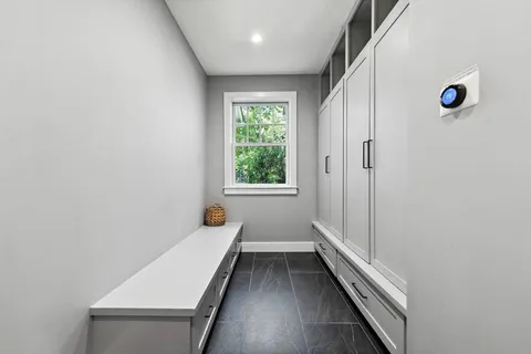 $4,095,000 | 97 Oak Lane, Amagansett, NY 11930