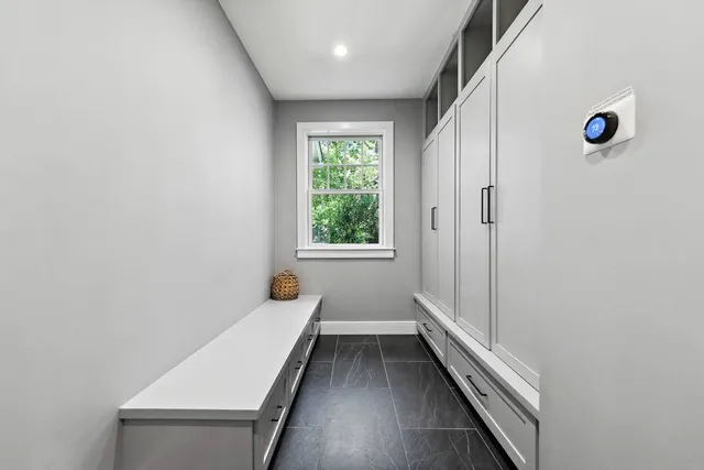 $4,095,000 | 97 Oak Lane, Amagansett, NY 11930