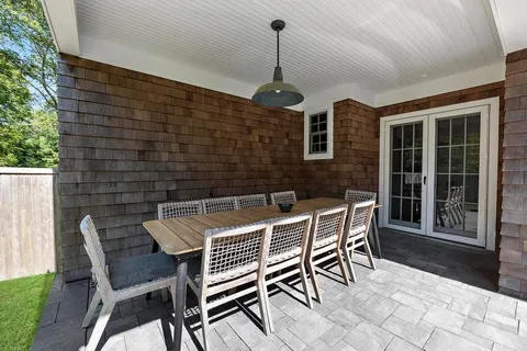 $4,095,000 | 97 Oak Lane, Amagansett, NY 11930