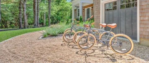 $5,400,000 | 97 Oak Lane, Amagansett, NY 11930