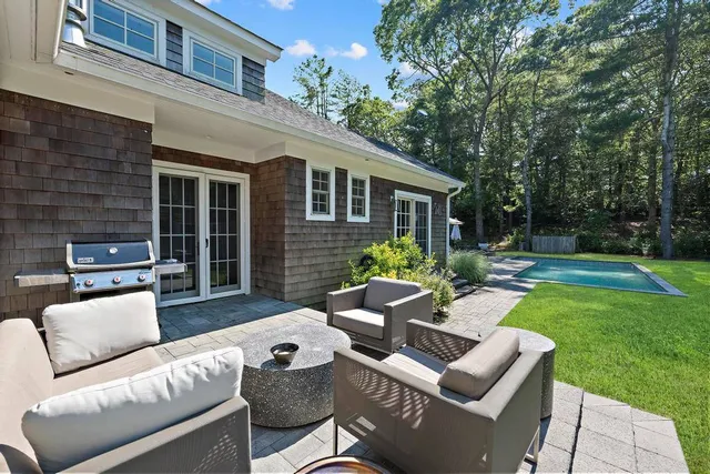 $4,095,000 | 97 Oak Lane, Amagansett, NY 11930