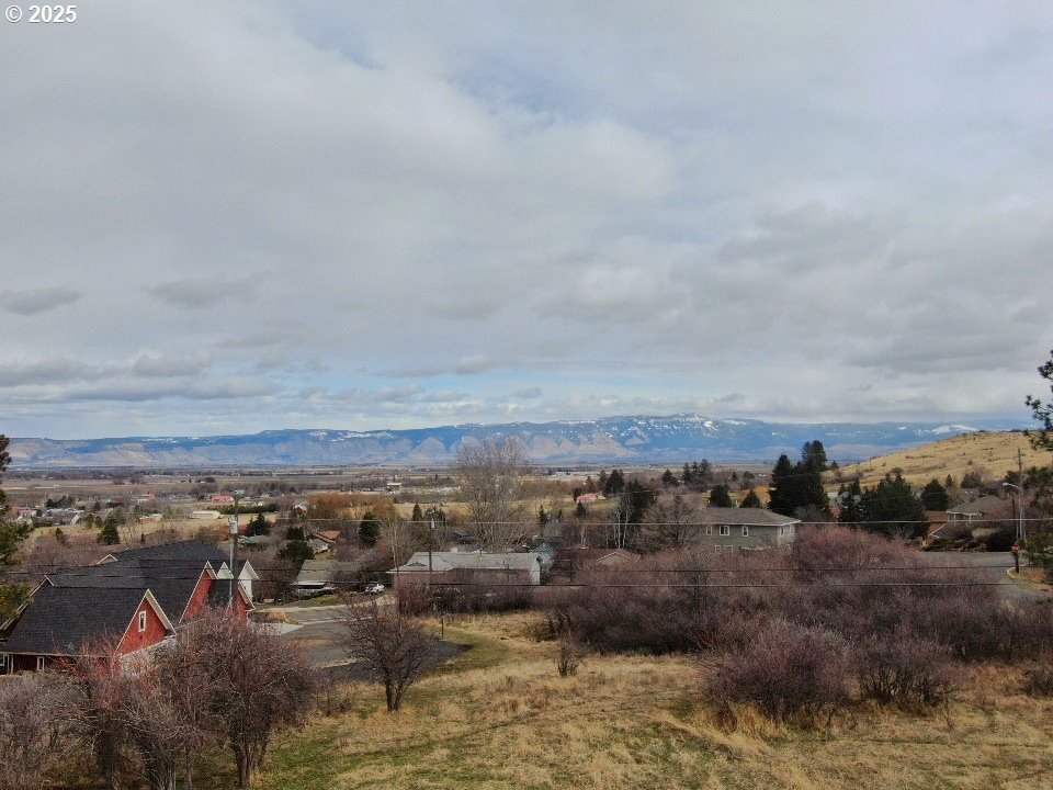 1609 Gildcrest Drive La Grande, OR 97850 - Photo 2 of 4