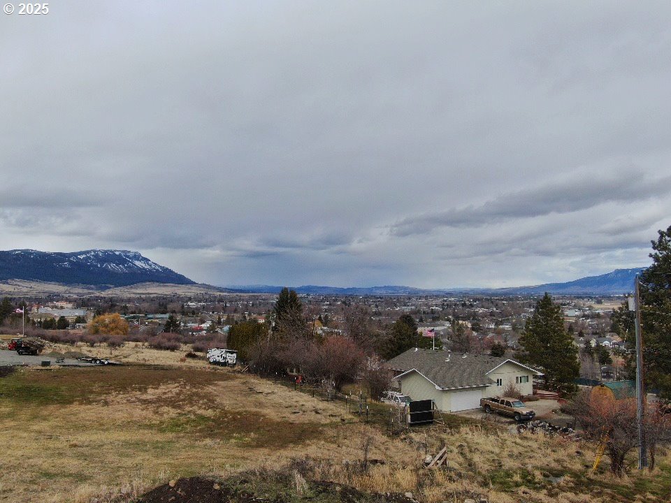 1609 Gildcrest Drive La Grande, OR 97850 - Photo 3 of 4