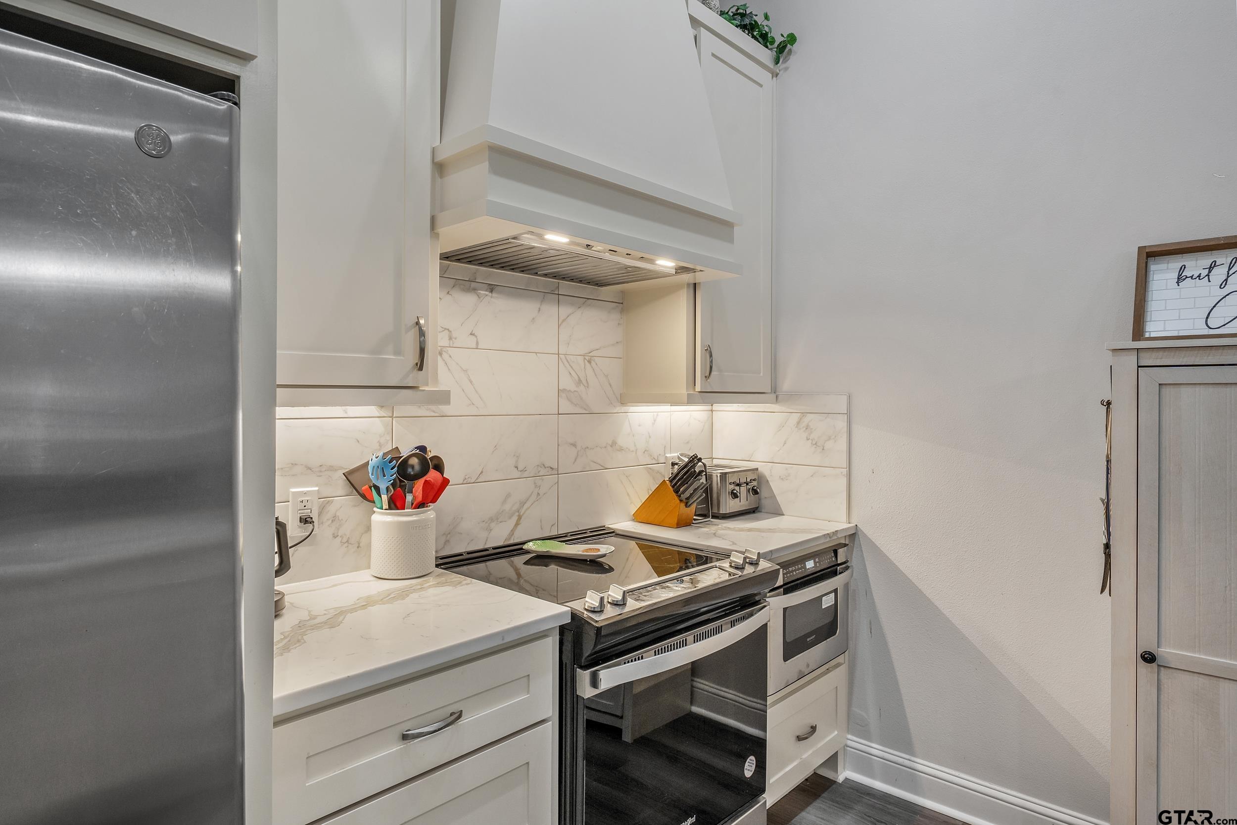 9109 Long Branch Tyler, TX 75703 - Photo 12 of 34 a kitchen with a stove and cabinets