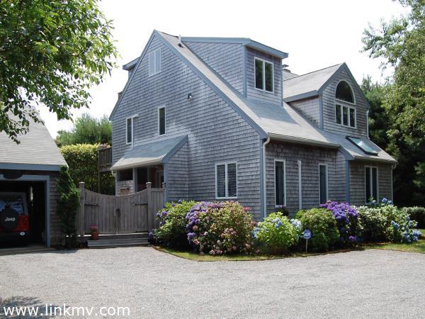 10 Down Harbor Road Edgartown, MA 02539 - Photo 1 of 19 http://d1qzqeyxiitrap.cloudfront.net/photos/25111/600/4f9f7197.jpg