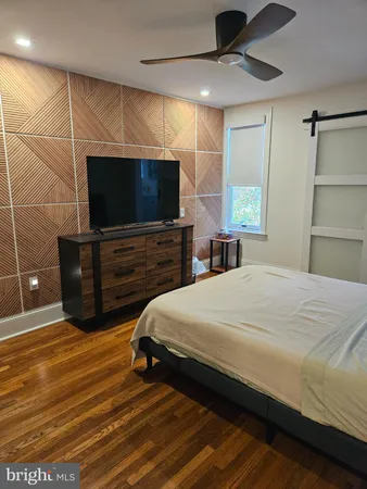 a bed room with a bed