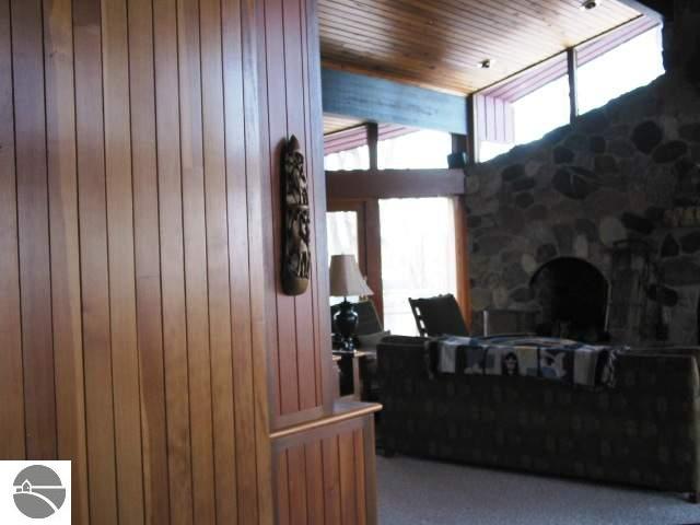 8461 East Lincoln Road Traverse City, MI 49684 - Photo 5 of 15 1713400-4.JPG