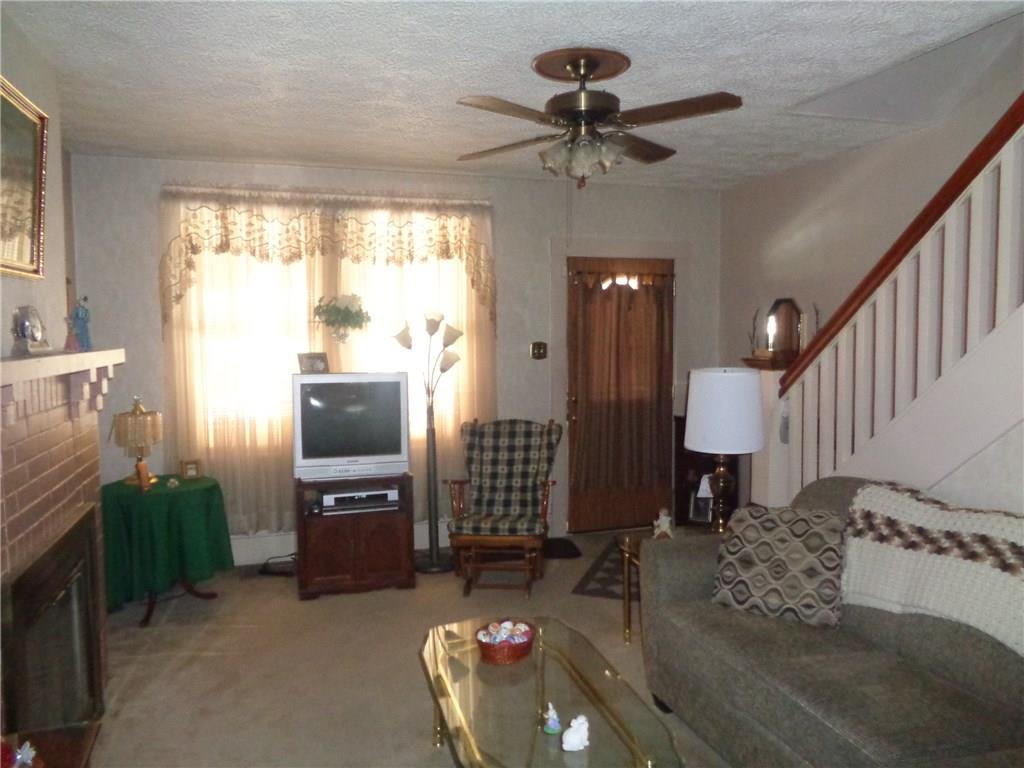 441 Pinney Street Rochester, PA 15074 - Photo 3 of 17