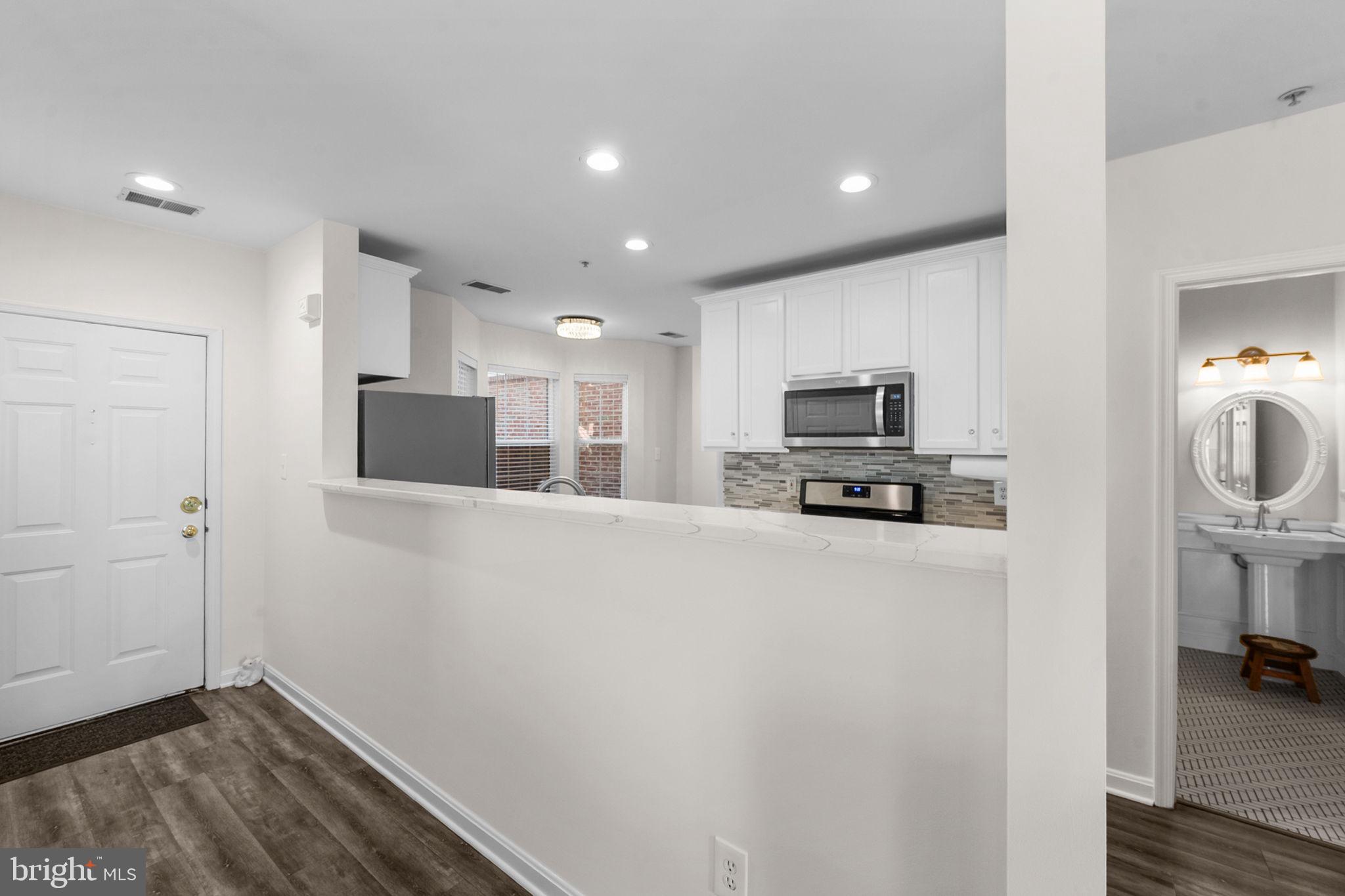 25300 Lake Mist Square, Unit 101 Chantilly, VA 20152 - Photo 12 of 63