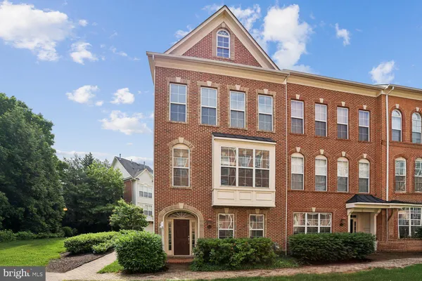 $750,000 | 106 Meeting House Station Square, Herndon, VA 20170