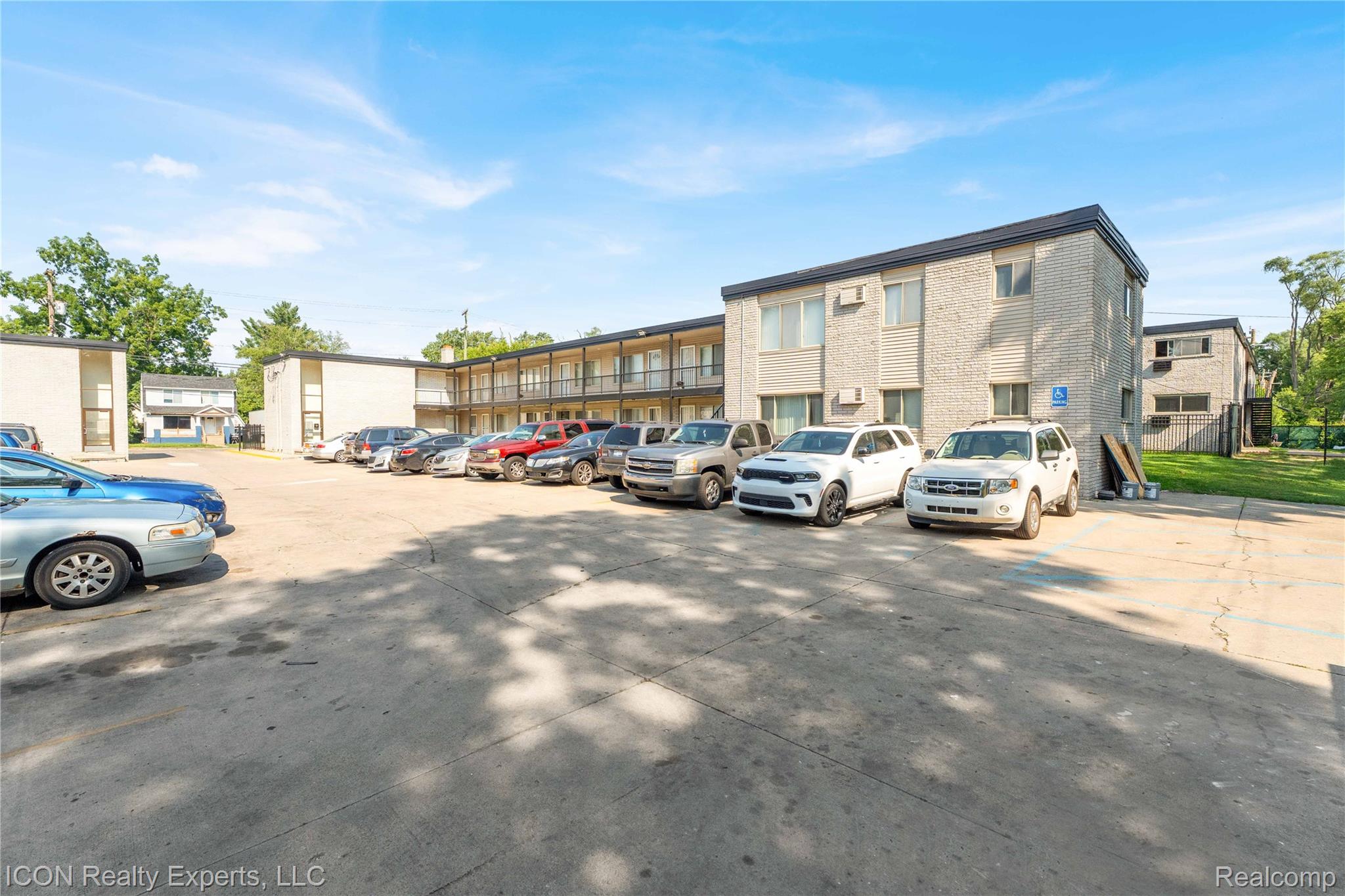 18400 Lahser Road Detroit, MI 48219 - Photo 22 of 22 View of uncovered parking lot