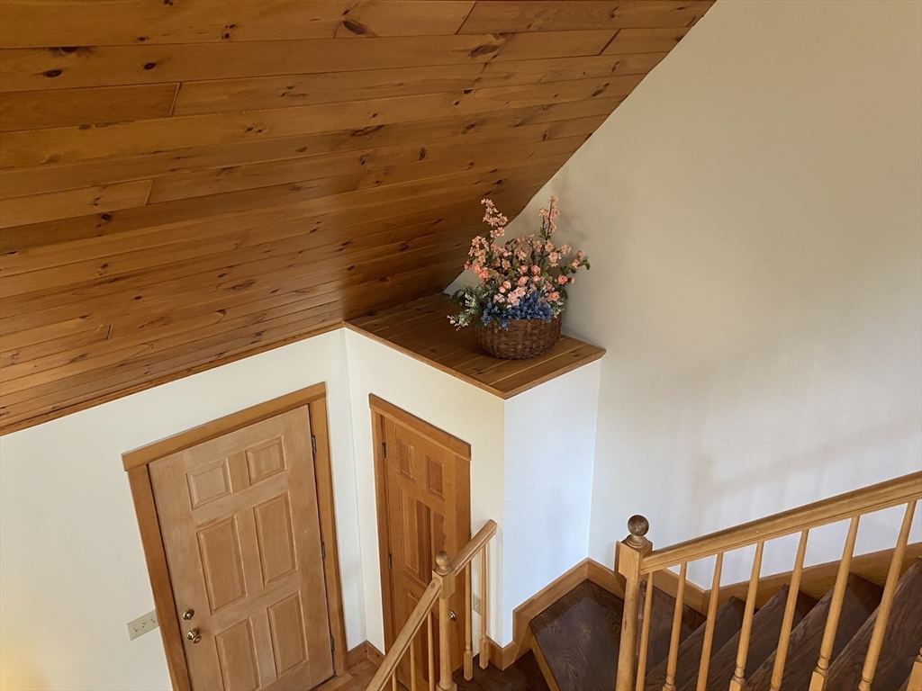 17 Jane Street Randolph, MA 02368 - Photo 6 of 18 a view of a entryway