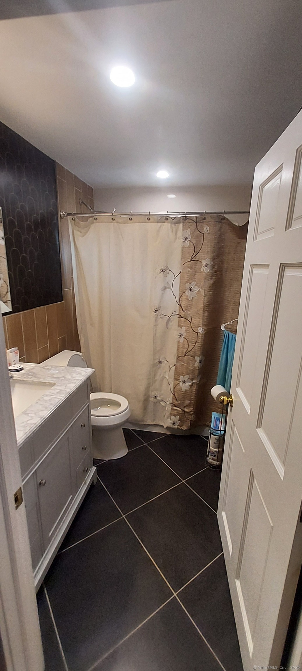 580 Wilmot Avenue, Unit 2 Bridgeport, CT 06607 - Photo 5 of 10 a bathroom with a toilet and a shower