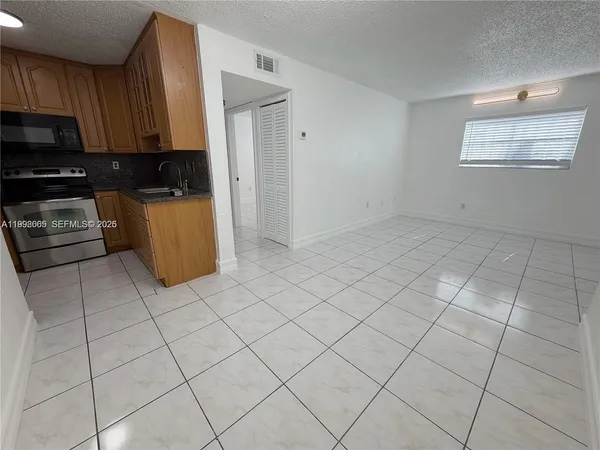 $2,100 | 2565 West 56th Street, Unit 101, Hialeah, FL 33016