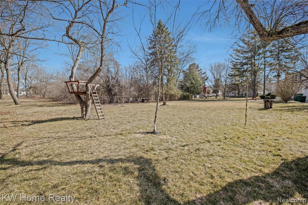 35690 Fredericksburg Road Farmington Hills, MI 48331 - Photo 20 of 25
