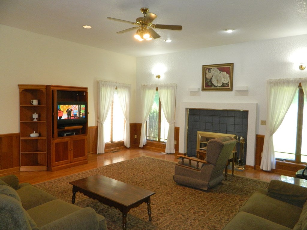 946 South Fork Road Marion, VA 24354 - Photo 3 of 46 Gallery Image 3