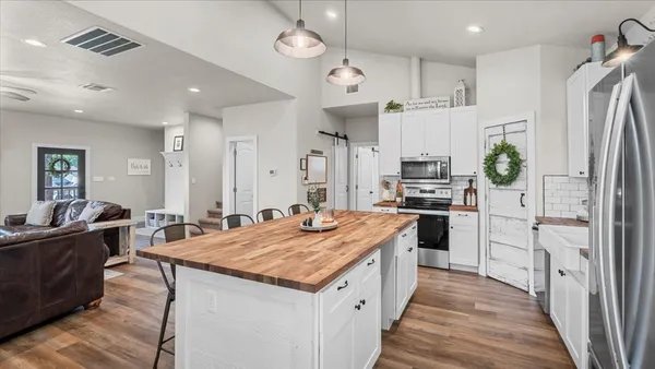 $427,000 | 147 Wildwood Lake Drive, Huntsville, TX 77340