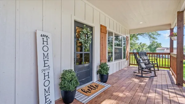 $427,000 | 147 Wildwood Lake Drive, Huntsville, TX 77340