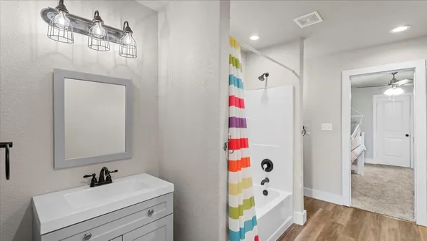 $427,000 | 147 Wildwood Lake Drive, Huntsville, TX 77340