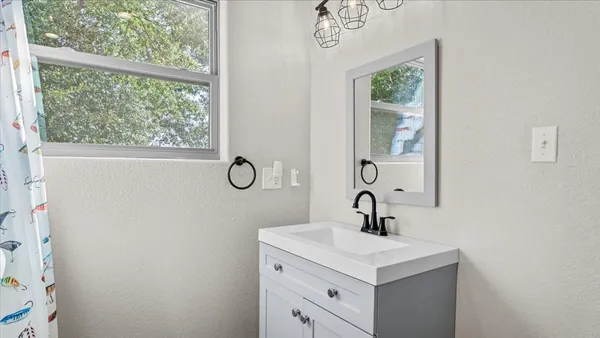 $427,000 | 147 Wildwood Lake Drive, Huntsville, TX 77340