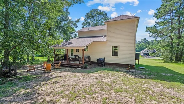 $427,000 | 147 Wildwood Lake Drive, Huntsville, TX 77340