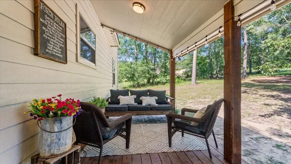 $427,000 | 147 Wildwood Lake Drive, Huntsville, TX 77340