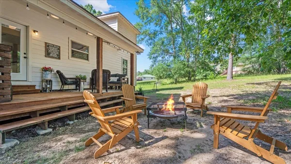 $427,000 | 147 Wildwood Lake Drive, Huntsville, TX 77340