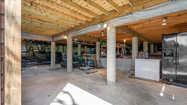 $427,000 | 147 Wildwood Lake Drive, Huntsville, TX 77340