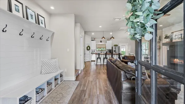 $427,000 | 147 Wildwood Lake Drive, Huntsville, TX 77340