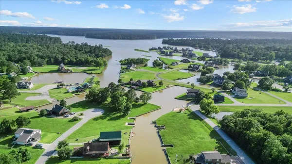 $427,000 | 147 Wildwood Lake Drive, Huntsville, TX 77340