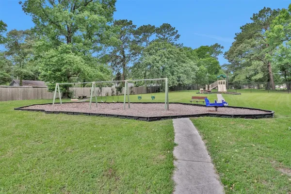 $427,000 | 147 Wildwood Lake Drive, Huntsville, TX 77340
