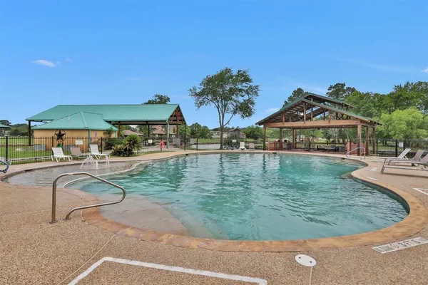 $427,000 | 147 Wildwood Lake Drive, Huntsville, TX 77340