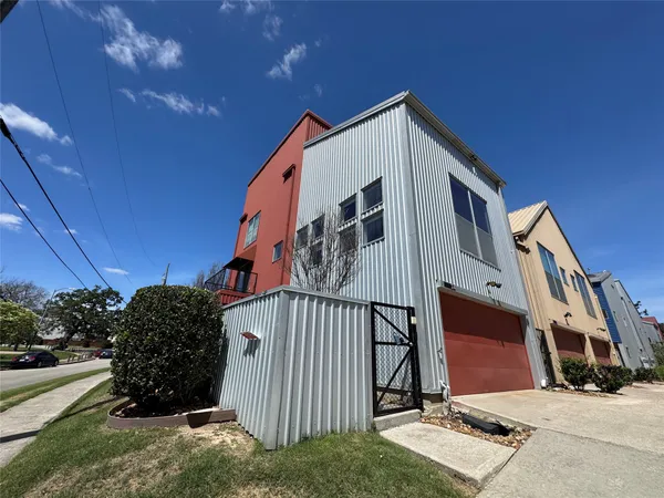 $2,200 | 2605 Calumet Street, Unit 24, Houston, TX 77004