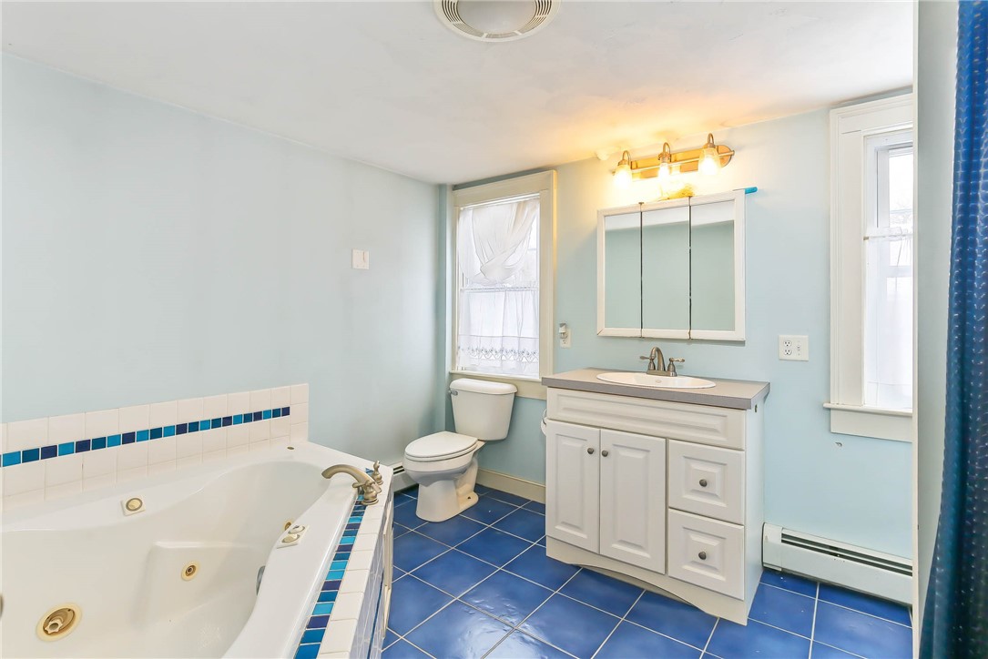 81 Battey Meetinghouse Road Scituate, RI 02857 - Photo 11 of 14 PULLMAN BATH