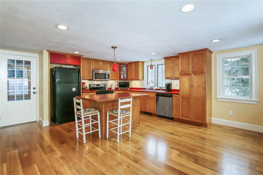 81 Battey Meetinghouse Road Scituate, RI 02857 - Photo 3 of 14 KITCHEN WITH DINING AREA
