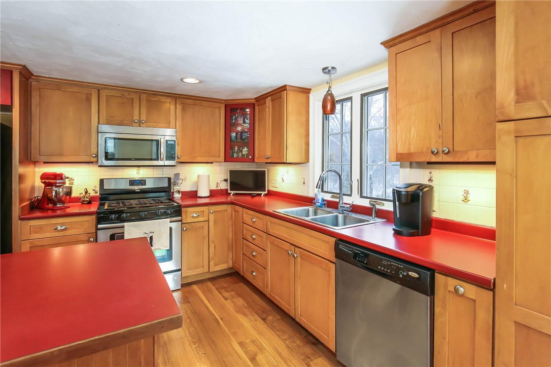 81 Battey Meetinghouse Road Scituate, RI 02857 - Photo 5 of 14 KITCHEN WITH DINING AREA