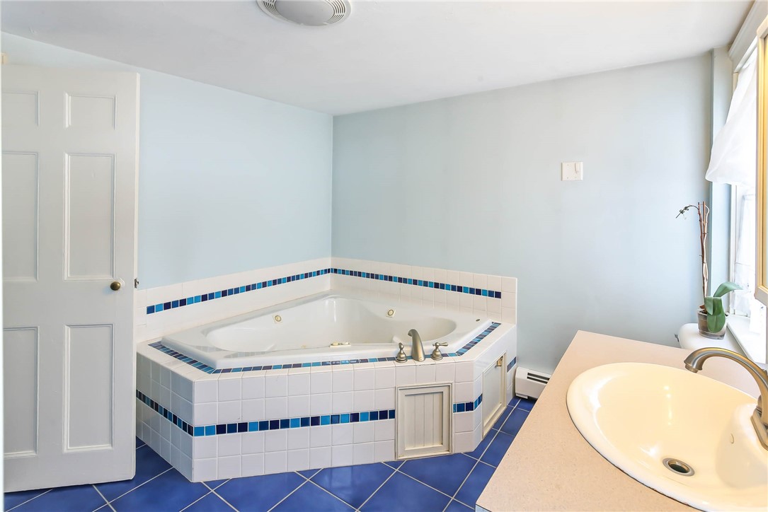 81 Battey Meetinghouse Road Scituate, RI 02857 - Photo 10 of 14 PULLMAN BATH