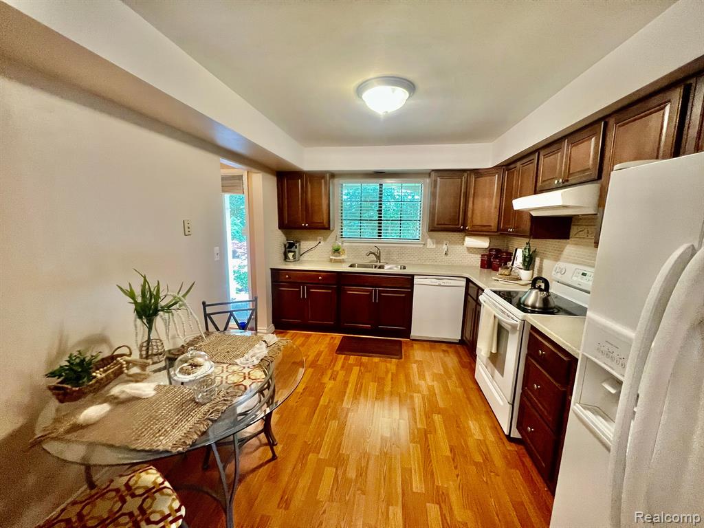 29577 Pine Ridge Circle Farmington Hills, MI 48331 - Photo 4 of 16