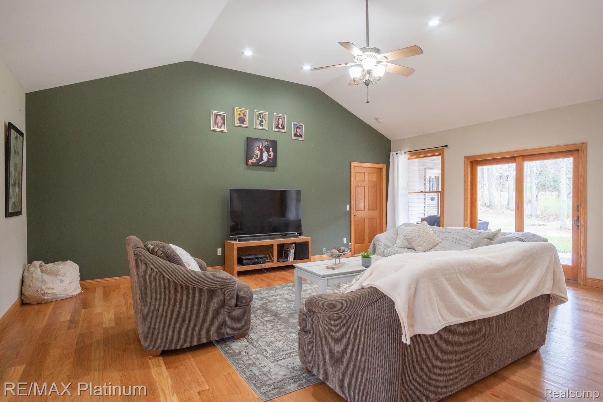 3803 Norton Road Howell, MI 48843 - Photo 16 of 68 3803 Norton Living room