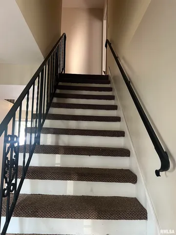 $103,000 | 90 Carriage Hill, Macomb, IL 61455