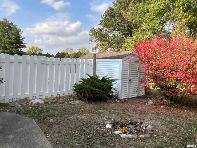 $103,000 | 90 Carriage Hill, Macomb, IL 61455