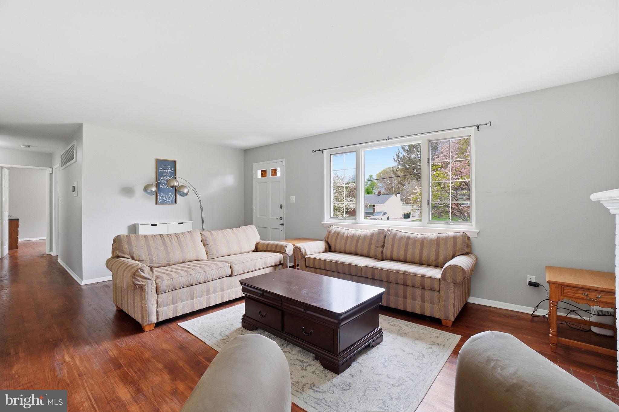 7414 Jervis Street Springfield, VA 22151 - Photo 3 of 25