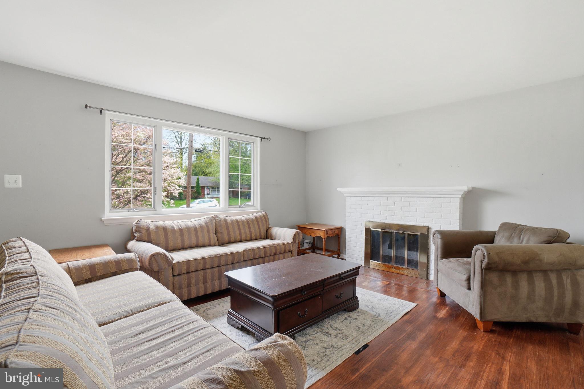 7414 Jervis Street Springfield, VA 22151 - Photo 4 of 25