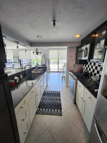 $8,000 | 899 Jeffery Street, Unit 701, Boca Raton, FL 33487