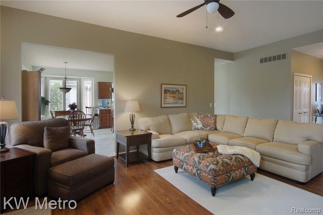 55346 Raspberry Dr - Family Room Open to Nook