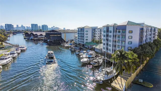 $2,450 | 2475 Northwest 16th St Road, Unit 310, Miami, FL 33125